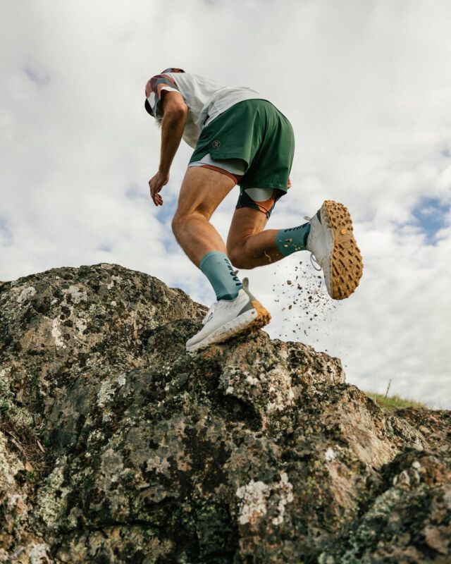 Good shorts are pretty much essential for a good run.⁣
⁣
The @roarkrunamok Run Bommer 3.5” shorts definitely look good.⁣
⁣
📸: @robschanz⁣
#runnershighest #whywerun #running #runfashion #ootd #hyperun #roark #runnerslife #runningmotivation #snobshots #trailrunning #photography #hsdailyfeature #hypebeast